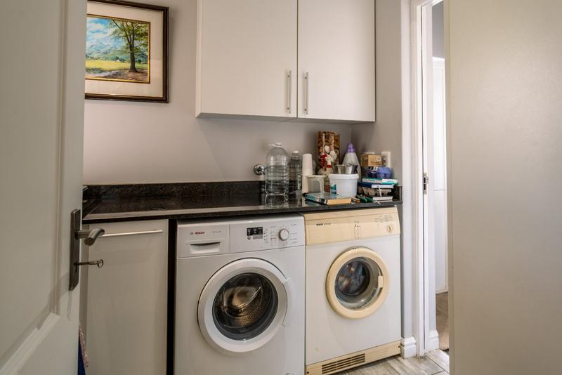 To Let 3 Bedroom Property for Rent in Whale Rock Gardens Western Cape